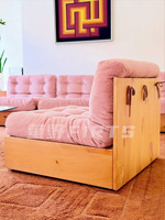 Canapé modulaire monoplace de luxe léger, style vintage français, en bois massif, avec revêtement en velours rose nuage, personnalisable pour magasin