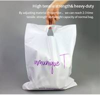 Sac pliable en plastique PE réutilisable avec soufflet de fond et marquage à chaud pour vêtements, chaussures, chaussettes, fourrures – Couleurs et tailles personnalisables, recyclable