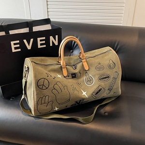 Bolso de Hombro Cruzado Ligero Estilo Graffiti, Bolso de Viaje Moderno Tipo Barril, Bolso de Mano Deportivo para Fin de Semana, Bolso de Gimnasio de Poliéster - Product Image 2