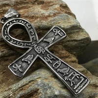 Flywu — pendentif croisé en acier inoxydable pour hommes, bord surélevé à la cheville, huile noire, écriture Antique, hommes