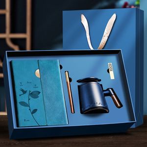 Confezione Regalo Notebook con Segnalibro Wenchuang Personalizzabile, Souvenir per la Festa degli Insegnanti per Anziani con Design 'Città Proibita' in Pelle - Product Image 2