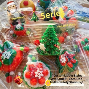 Jouet de Noël en forme de sapin et bonhomme de neige, jouet de décompression aux couleurs vives, rouge cyber, esthétique - Product Image 1