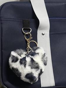 10er-Pack Flauschiger Pompom Liebe Valentinstagsgeschenk Herzförmiger Schlüsselanhänger - Product Image 6