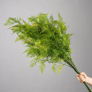 Helecho artificial Greenway con hojas de 3 ramas, decoración floral para días festivos y celebraciones - Product Image 1