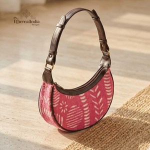 Bolso de Hombro Artesanal Rosa en Forma de Media Luna de Algodón Ikat, Estilo Hobo Boho, Bandolera, Bolso de Uso Diario, Exportación a Granel desde India - Product Image 3