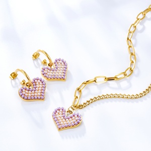 Nuevo Diseño 2022, Juego de Joyería de Collar y Aretes con Colgante de Perlas Coloridas en Forma de Corazón, Chapado en Oro de 18K de Alta Calidad sobre Acero Inoxidable - Product Image 1
