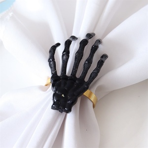 Anneaux de serviette de luxe en métal squelette crâne, petits, dorés/blancs, en forme de feuille, pour Halloween, mariage, décoration de table élégante, écologiques et faciles à utiliser - Product Image 4
