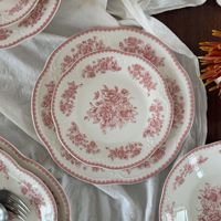 Service de vaisselle rétro en céramique à motif floral rose vintage européen avec design en forme de fleur pour événement de mariage
