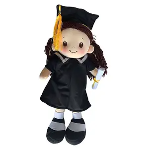 SongshanToys ODM OEM jouets en peluche Creative personnalisé en peluche graduation souvenir cadeau docteur chapeau robe chiffon poupée pour les étudiants