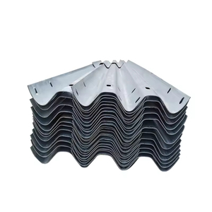 Panneau de garde-corps à trois poutres en acier galvanisé certifié EN 1317 avec réflecteur prismatique haute intensité pour barrière routière en Afrique - Product Image 2