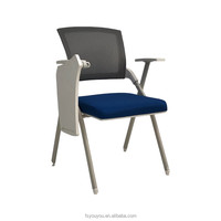 Chaise de formation moderne en maille avec tablette d'écriture pliable, siège rembourré et pieds fixes pour salle de classe, conférence, réunion, bureau