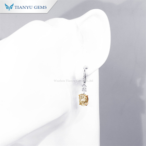 ต่างหูจี้เพชรโมอิสซาไนต์ทรงรี สไตล์คลาสสิก หรูหราเบาๆ ชุบทองคำ 18k บนเงินแท้จากเทียนหยู เจ็มส์ - Product Image 5