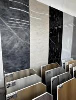 Panneau mural en PVC imitation marbre brillant, sur mesure, avec revêtement UV, épaisseur 2-5 mm, noyau SPC pour revêtement mural commercial