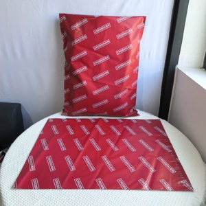 Компостируемые прочные красные курьерские сумки с логотипом на заказ, экспресс переработанная одежда, доставка, Полиэтиленовая почтовая сумка - Product Image 1