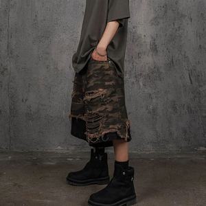 Shorts amples pour hommes en denim 100% coton, double couche à la taille, déchirés, camouflage noir, personnalisables, vente en gros pour marques de mode - Product Image 5