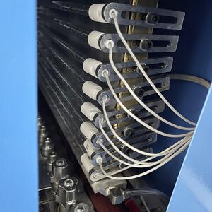 เครื่องขึ้นรูปขวดพลาสติกแบบเป่าลม PET กึ่งอัตโนมัติ ความเร็วสูง 2 ช่อง ผลิตได้ 700-1000 ขวดต่อชั่วโมง คุณภาพรับประกัน - Product Image 5