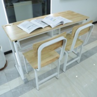 Ensemble de mobilier scolaire moderne et minimaliste avec cadre en acier pour deux élèves, table en bois durable et écologique, bureau d'étude mobile et chaise