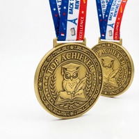 Médaille d'Excellence Académique OEM Personnalisée en Alliage de Zinc Doré Mat Gaufré en 3D pour Événement de Reconnaissance des Étudiants