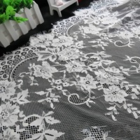 Robe de mariée confortable avec tissu en dentelle de Chantilly française écologique LT20502 Œillet pour sacs et robes Largeur 150 cm