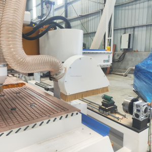 Centre d'usinage CNC ATC haute précision 1530 pour le perçage et le fraisage de panneaux de meubles en MDF et contreplaqué - Product Image 4