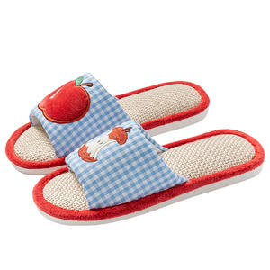 Chaussons en coton épais antidérapants pour toute la famille, pour l'automne et l'hiver, adaptés aux hommes et aux femmes, utilisables à l'intérieur et à l'extérieur. - Product Image 1