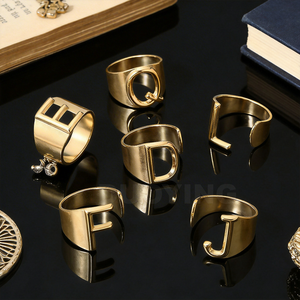 DUOYING Maßgefertigter 18K Vergoldeter Edelstahl Initial-Buchstaben Offener <span class=keywords><strong>Ring</strong></span> Verstellbar Wasserfest Nicht Anlaufender Schmuck für Damen und Herren - Product Image 5