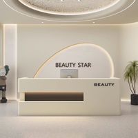 Bureau d'accueil personnalisé en MDF à panneau plat, design minimaliste avec rangement sous le comptoir et éclairage LED doux pour