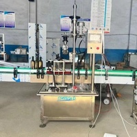 Machines de capsulage automatiques à verrouillage par vis ROPP à tête unique pour les bouteilles de vin en verre de liqueur de couverture en aluminium