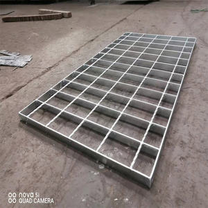 Caillebotis en acier galvanisé à chaud Plancher de caillebotis en acier galvanisé Barre plate ou caillebotis en acier dentelé Couverture de tranchée de bande de roulement d'escalier - Product Image 1