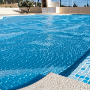 Cubierta solar automática de la piscina de la espuma de la burbuja del PE del <span class=keywords><strong>precio</strong></span> barato al por mayor - Product Image 4