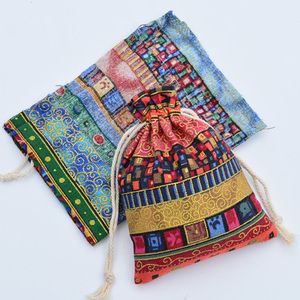 Bolsa de Regalo de Algodón Orgánico Vintage para Pulseras, Relojes, Gafas, Anillos, Manualidades, Velas, con Logotipo Personalizado Serigrafiado y Cordón - Product Image 4