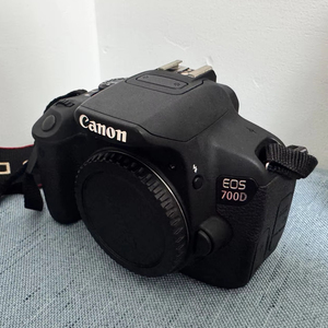 Máy ảnh kỹ thuật số không gương lật Canon <span class=keywords><strong>EOS</strong></span> 700D 18.0 MP đã qua sử dụng, bán buôn - Product Image 1