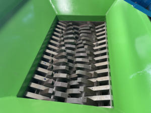 เครื่องบดแบบสองเพลา GL800 กำลังการผลิต 800 กก./ชม. สำหรับบดพลาสติก ฟอยล์ กล้วย และวัสดุอื่นๆ กำลังลดราคา - Product Image 2