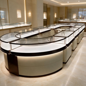 Vetrina Espositiva Curva Modulare per Gioielli di Lusso Horseshoe Island con Cornice in Bronzo, Illuminazione a LED e Base Bianca in Marmo per Boutique - Product Image 1