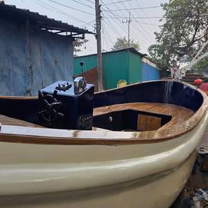 Bateau écologique Sloep avec accents en teck de provenance durable et propulsion électrique silencieuse pour des croisières paisibles en pleine nature - Product Image 3