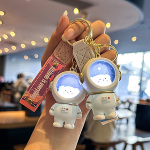 Portachiavi Orsetto Luminoso Cielo Stellato in Plastica, Ciondolo Unico per Borsa Astronauta Scintillante, Idea Regalo per Coppie per Decorare la Tua Borsa - Product Image 4