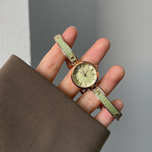 CILOA นาฬิกาข้อมือผู้หญิง Retro Sugar Square หน้าปัดไล่เฉดสีน้ำตาลคาราเมล สายโลหะ นาฬิกาข้อมือควอตซ์สำหรับเดินทางที่หรูหรา - Product Image 4