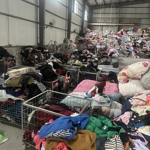Vestiti invernali prezzo all'ingrosso cappotti spessi donna giacca a vento soprabiti mano chilo <span class=keywords><strong>abbigliamento</strong></span> usato - Product Image 2