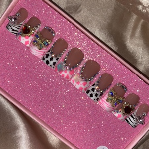 Kits de <span class=keywords><strong>uñas</strong></span> de ataúd de cubierta completa Extra larga de acrílico hecho a mano ostentoso de lujo decoración de diamantes de imitación 3D estilo francés <span class=keywords><strong>uñas</strong></span> postizas a presión - Product Image 3