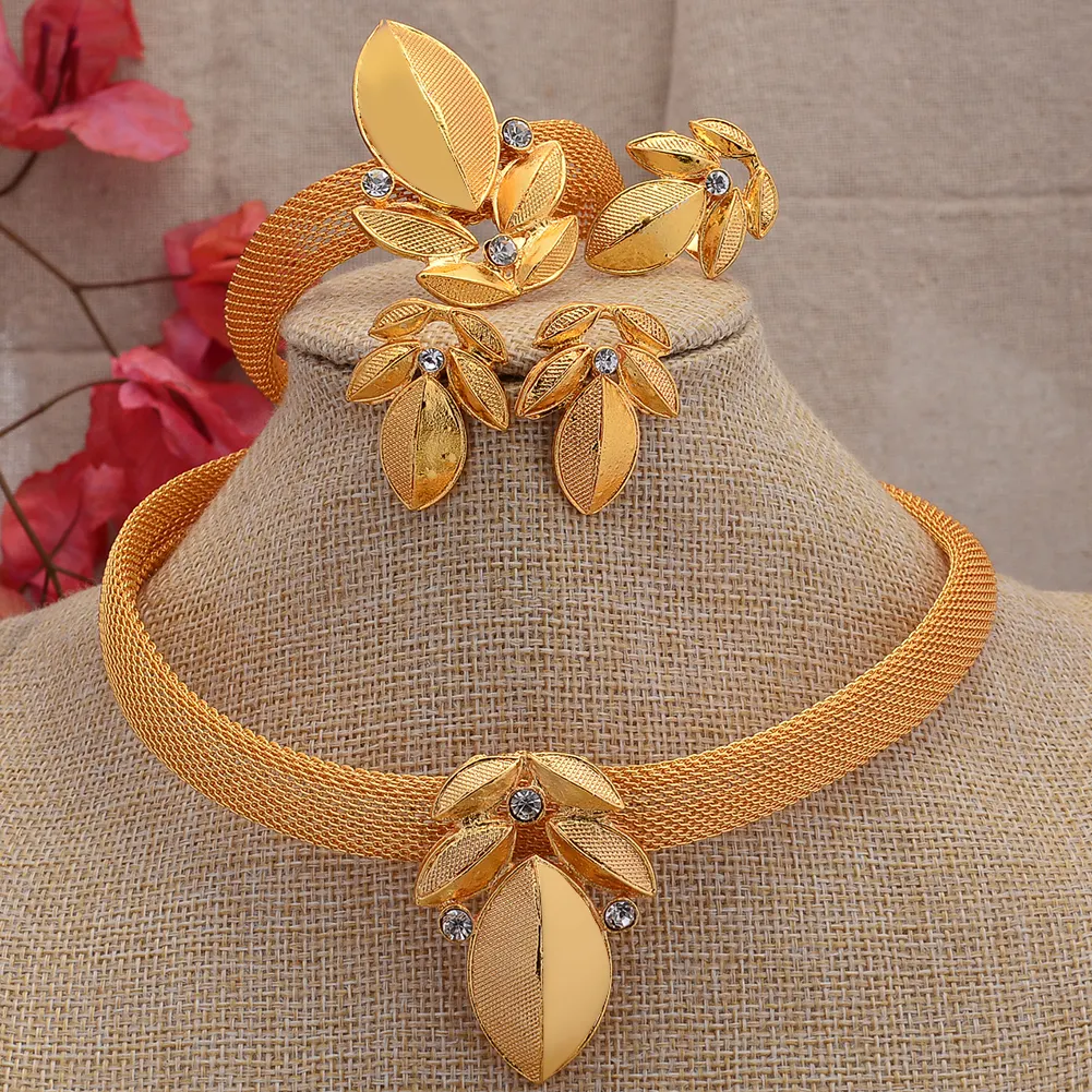 Factory wholesale jewelry sets with Earrings Trendy Hollow Out Spring Round Chunky Gold Color Jewelry Set for Women