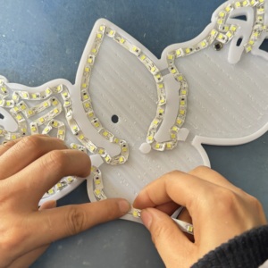 Rắn Acrylic <span class=keywords><strong>LED</strong></span> Dải Chiếu Sáng Kích Thước Tùy Chỉnh Neon Ánh Sáng Dấu Hiệu Thép Không Gỉ Biến Áp Cho Xe Công Ty Quảng Cáo - Product Image 5