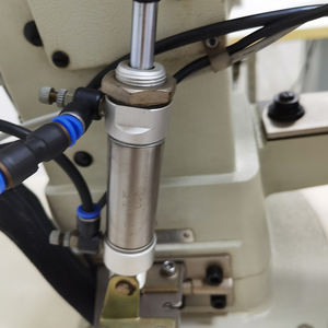 Machine à coudre industrielle automatique multifonctionnelle OREN avec dispositif de traction moteur pour robes de mariée, rideaux et tissus cylindriques RN-6BD - Product Image 5