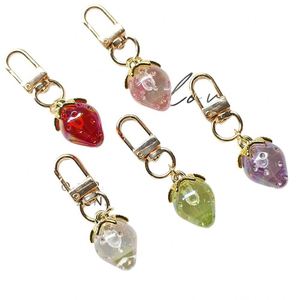Nuevo Llavero de Resina Colorido con Forma de Fresa, Colgante 3D Transparente de Fruta, Encanto de Dibujos Animados Anime para Llaves, Metal, Cuero, Silicona, Cristal - Product Image 5