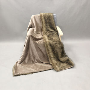 ผ้าห่มขนเฟอร์เทียมคุณภาพสูง ลายขนหมาป่า/กระต่าย หนานุ่ม สำหรับใช้ในบ้าน เตียง โซฟา ผ้าห่มตกแต่งสุดหรู - Product Image 6