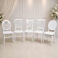 Chaise de salle à manger Napoléon en plastique intégré moderne avec dossier, empilable, pour mariage, hôtel, événement extérieur, fête, banquet