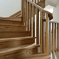 Escalier flottant intérieur préfabriqué moderne en acier au carbone à poutre unique, marches en bois massif, marches en verre trempé, main courante en verre, écologique