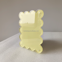 Mini cadre photo en acrylique transparent festonné | autoportant avec aimants dorés