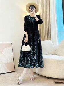 Elegante Abito Midi Plissettato con Stampa Floreale Blu <span class=keywords><strong>e</strong></span> Gialla, <span class=keywords><strong>Vestito</strong></span> a Maniche Lunghe a Sbuffo Linea A per Donne - Product Image 2