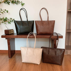 Sac fourre-tout pour femme de style coréen tendance 2025, grande capacité, simple, sac à bandoulière en PU pour les déplacements polyvalents - Product Image 5