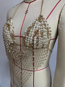 Top Bohémien Corto con Perle e Design Traforato, Gioiello per il Corpo, Outfit Trendy per Festival Estivi - Product Image 3